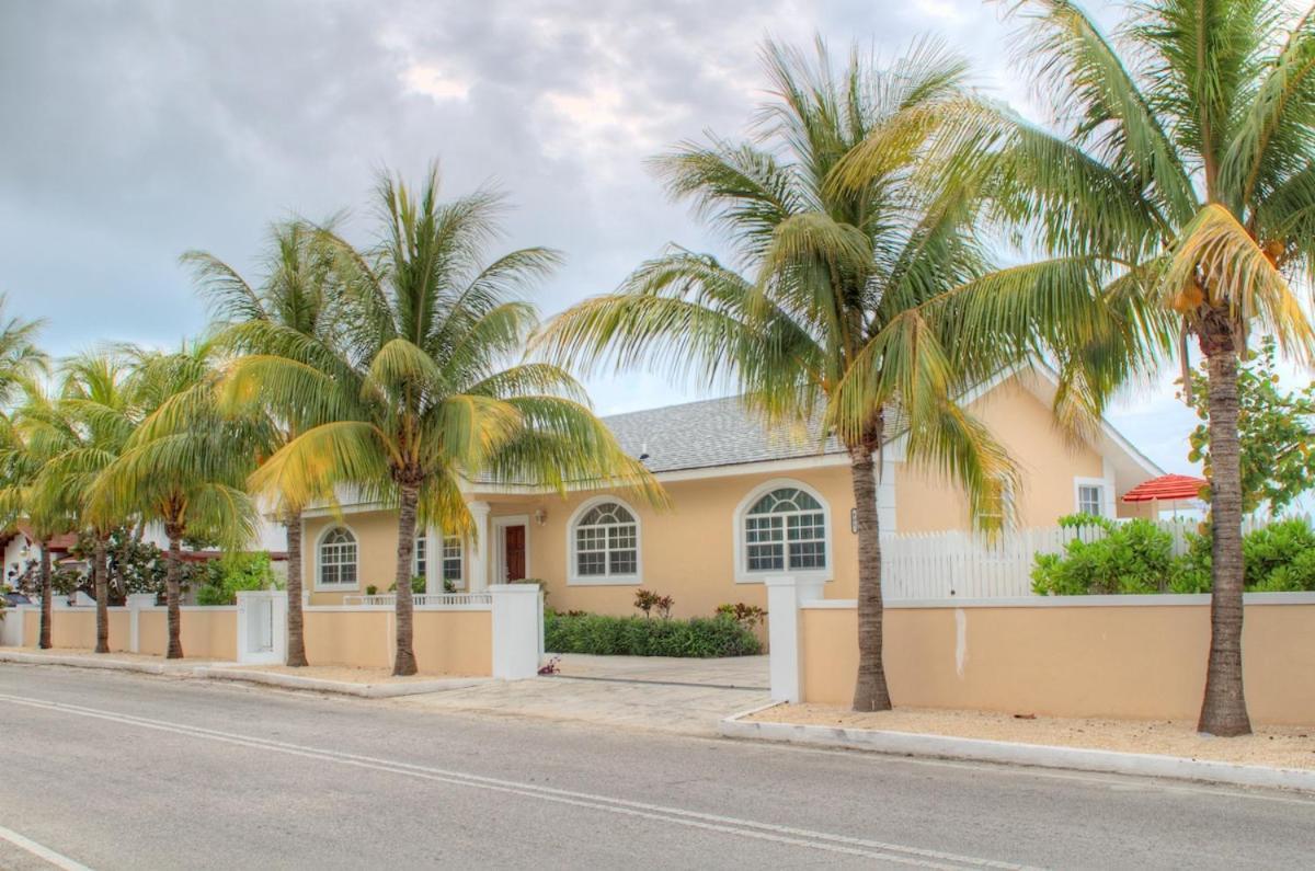 Holiday home Oceanfront 35 Steps Into The Sea! Private Pool! Just Bring Snorkel Gear! Nassau