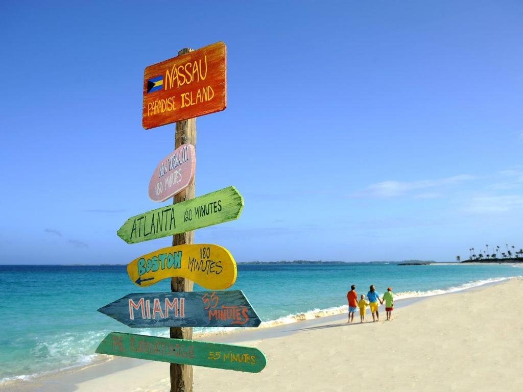 Oceanfront 35 Steps Into The Sea! Private Pool! Just Bring Snorkel Gear! Holiday home Nassau