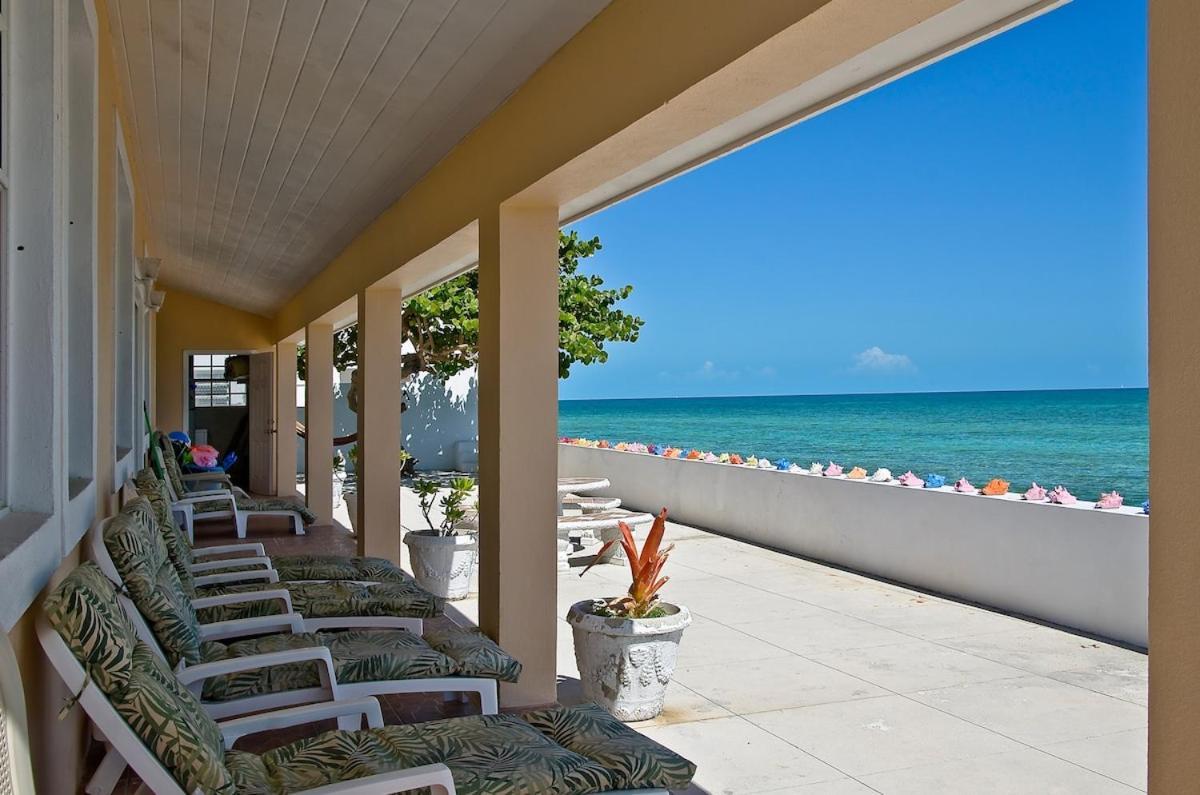 Oceanfront 35 Steps Into The Sea! Private Pool! Just Bring Snorkel Gear! Holiday home